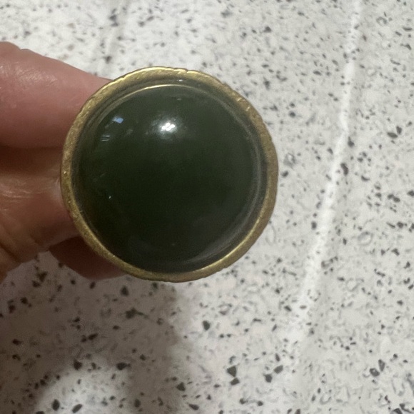 Jewelry - Beautiful gold tone with green stone ring